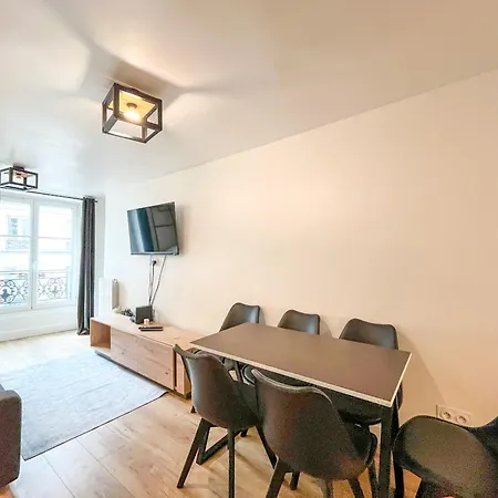 12 - Faubourg * Paříž